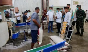 Jelang Lebaran, Wabup Banyuwangi Sidak Pasar Rogojampi dan Penggilingan Beras, Pastikan Harga Bahan Pokok Stabil